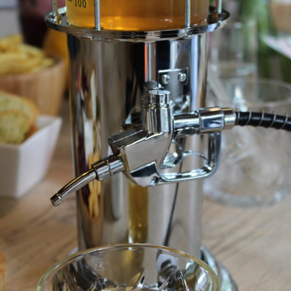 Distribuitor băuturi pompă retro, United Entertainment - imagine 9