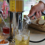 Distribuitor băuturi pompă retro, United Entertainment - imagine 10