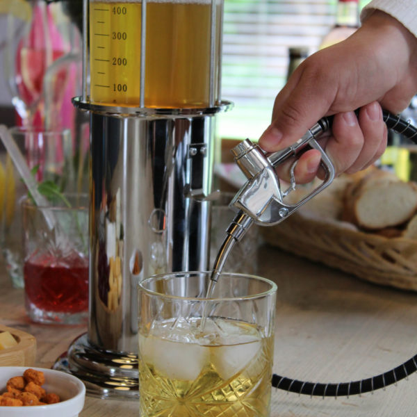 Distribuitor băuturi pompă retro, United Entertainment - imagine 10