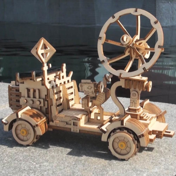 robotime-moon-buggy-solar-ls401-wooden-model-kit-diy-1 Modulul lunar – puzzle 3D solar – kit de asamblare, Robotime - imagine 2