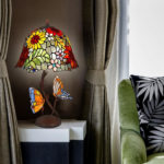 Lampă de masă cu fluturi și decor floral în stil Tiffany, ADM - imagine 3