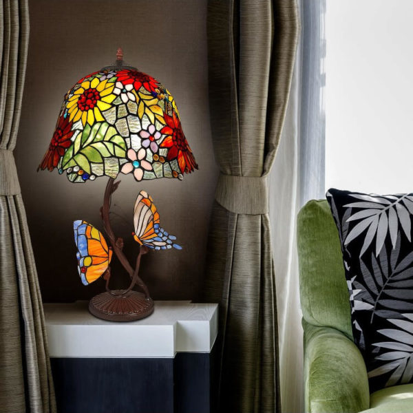 Table-lamp-with-butterflies-and-floral-decoration-2 Lampă de masă cu fluturi și decor floral în stil Tiffany, ADM - imagine 3