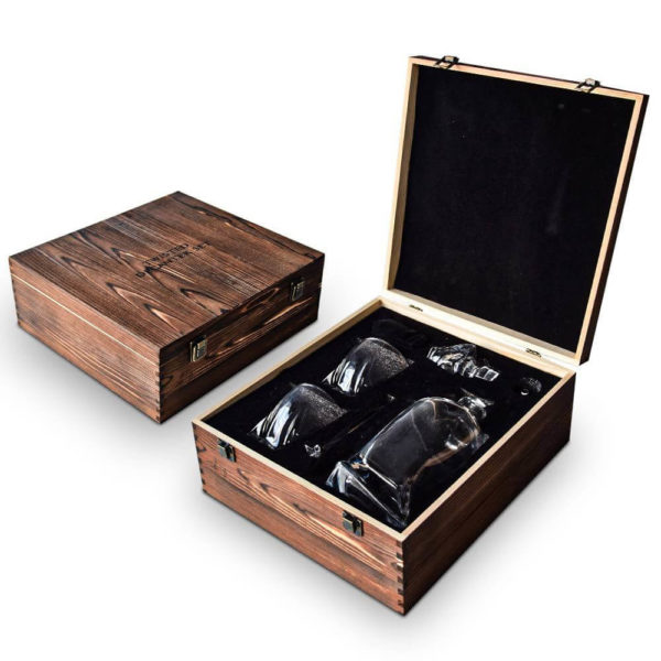 twisted-decanter-set-6 Set decantor răsucit cu două pahare, MikaMax - imagine 7