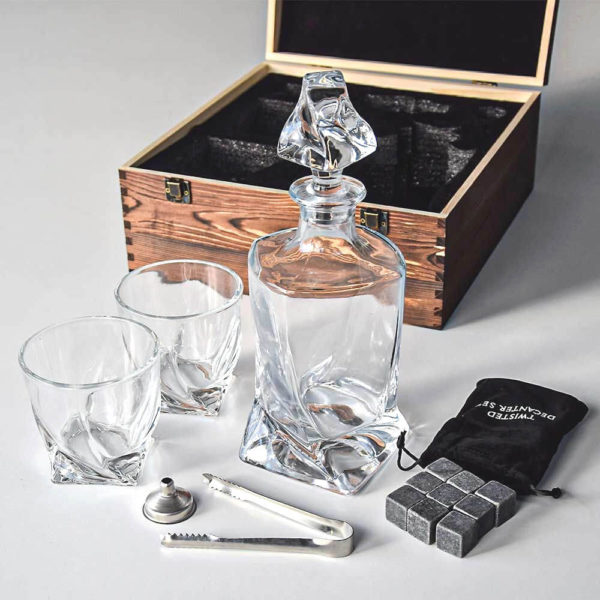 twisted-decanter-set-7 Set decantor răsucit cu două pahare, MikaMax - imagine 8